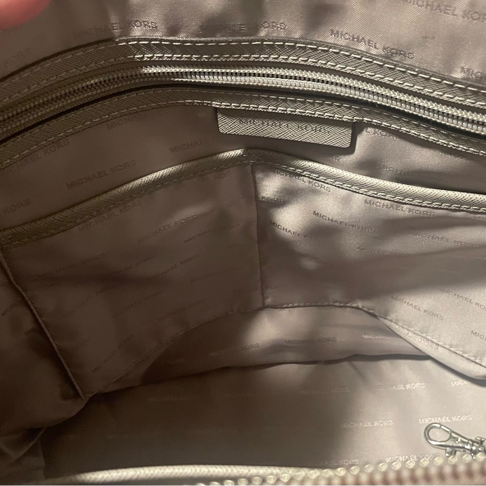 Michael Kors Jet Set Tote 🥳 - Picture 6 of 9